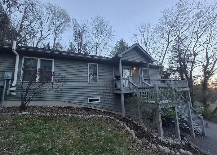 Treetop Cabin With Fire Pit And Game Room Near Massanutten Waterpark
