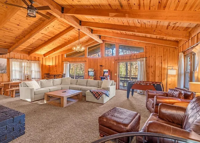 Modern Cabin Slps 7 With Games And On The Resort!