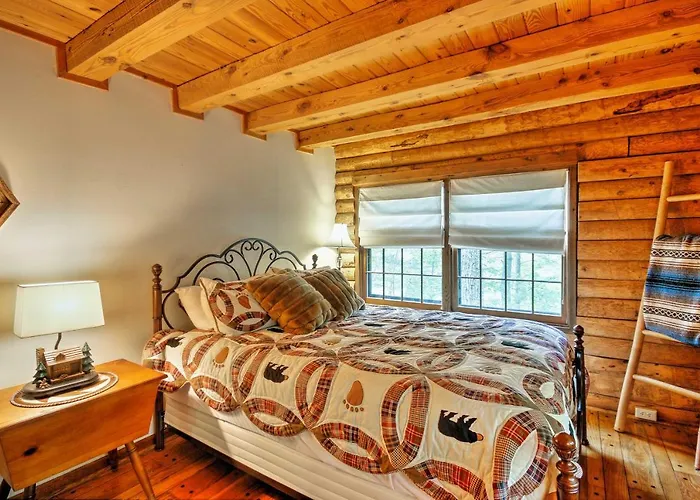 Family-Friendly Massanutten Log Home W/ Views!